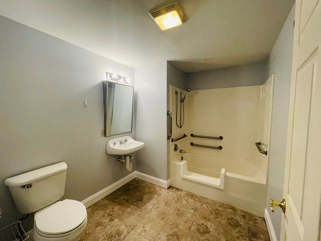 40 Eastern Ave Apt 104, Manchester, NH 03104