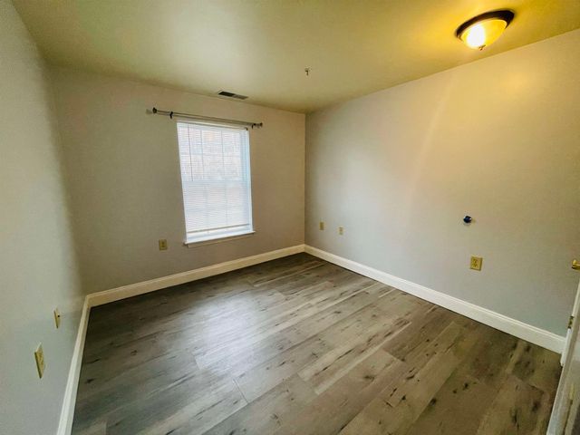 40 Eastern Ave Apt 104, Manchester, NH 03104