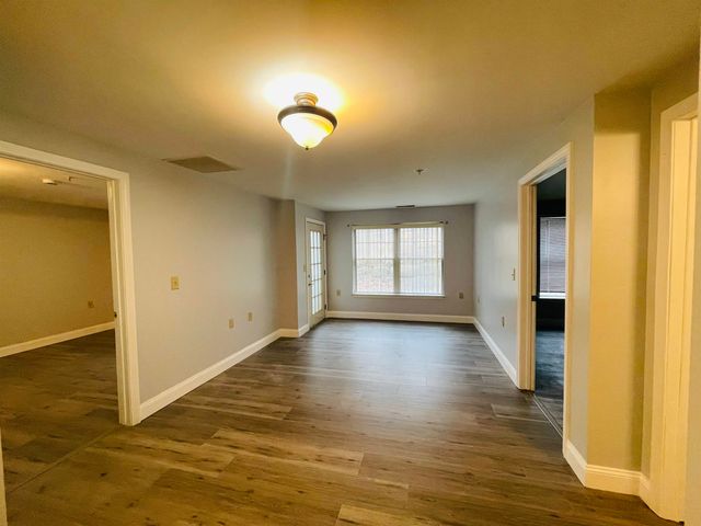 40 Eastern Ave Apt 104, Manchester, NH 03104