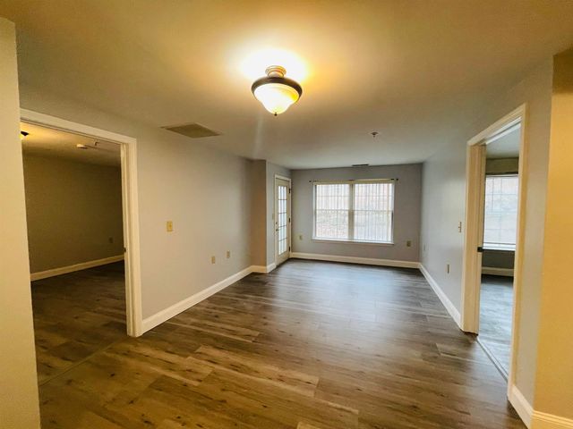 40 Eastern Ave Apt 104, Manchester, NH 03104