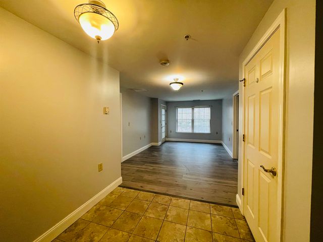 40 Eastern Ave Apt 104, Manchester, NH 03104