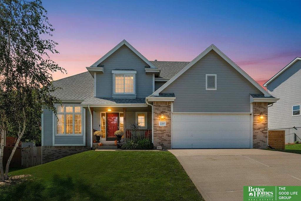 2207 Kara Drive, Papillion, NE 68133
