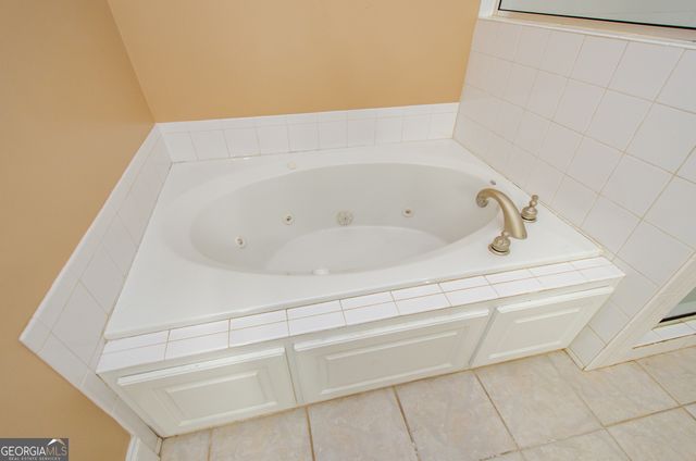 1206 Lancelot Court, Loganville, GA 30052