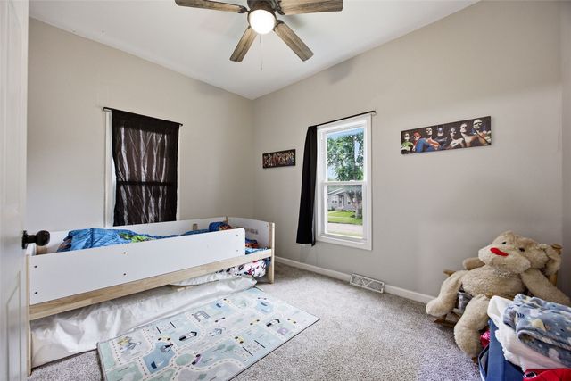 258 12th Street NW, Cedar Rapids, IA 52405
