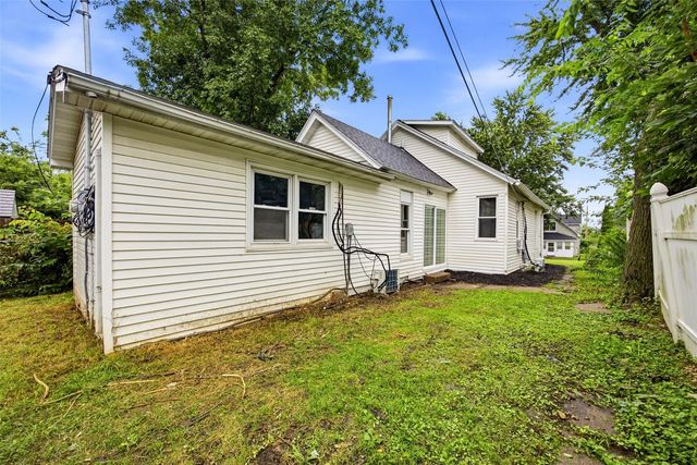 258 12th Street NW, Cedar Rapids, IA 52405