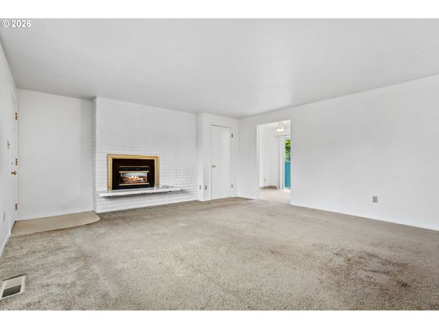 10238 Ne MORRIS Ct, Portland, OR 97220