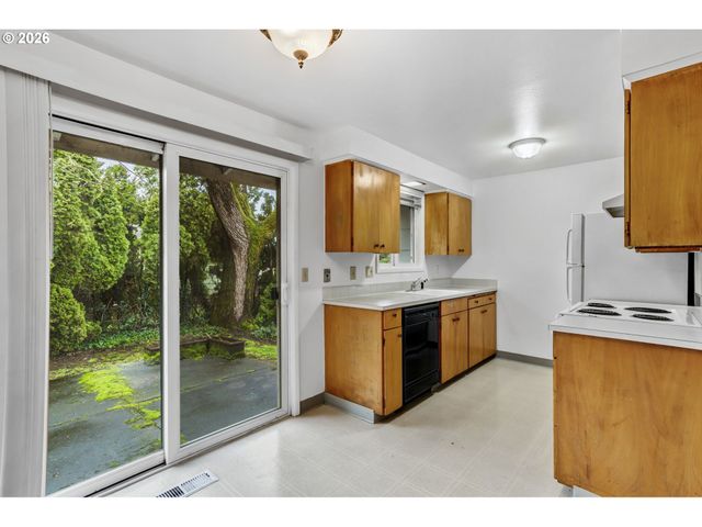 10238 Ne MORRIS Ct, Portland, OR 97220