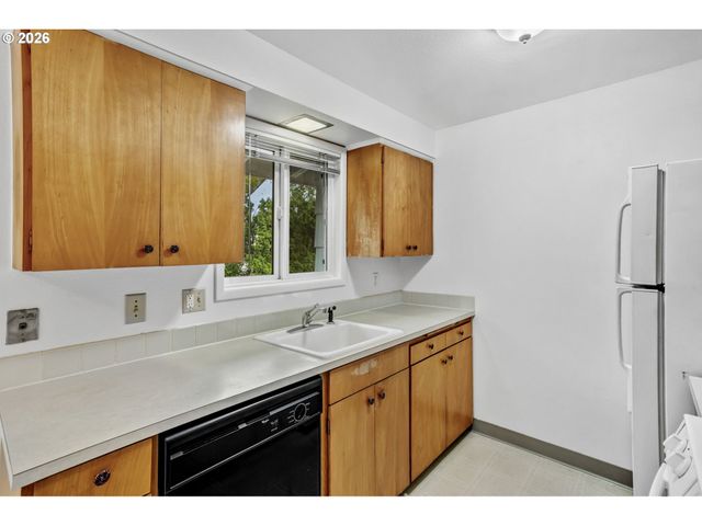 10238 Ne MORRIS Ct, Portland, OR 97220