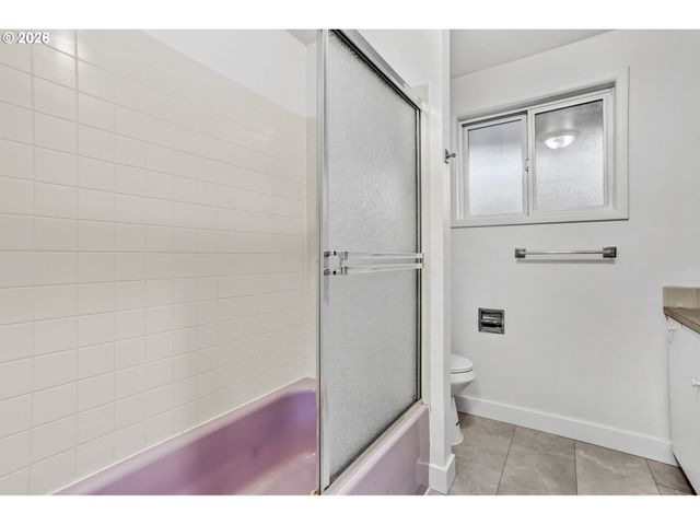 10238 Ne MORRIS Ct, Portland, OR 97220