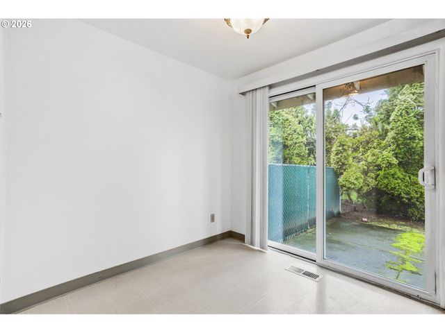 10238 Ne MORRIS Ct, Portland, OR 97220