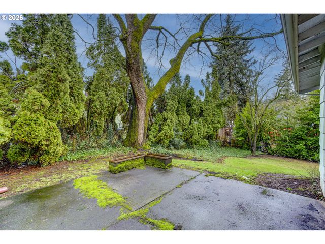 10238 Ne MORRIS Ct, Portland, OR 97220