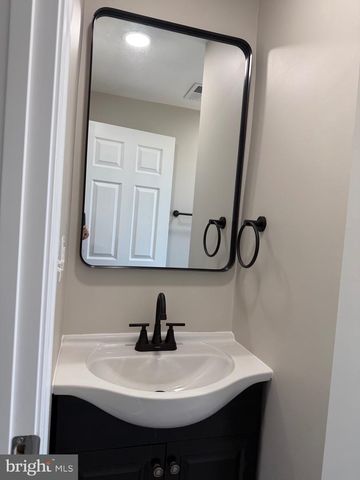 212 W RIVERVIEW RD, Baltimore, MD 21225