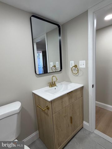 212 W RIVERVIEW RD, Baltimore, MD 21225