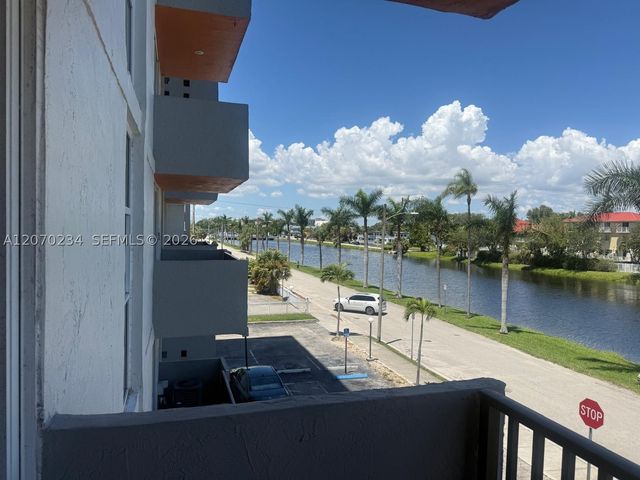2075 NE 164th St 302, North Miami Beach, FL 33162