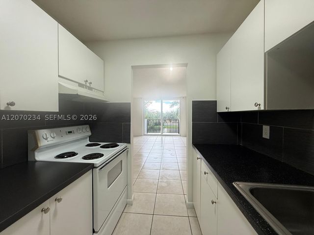 2075 NE 164th St 302, North Miami Beach, FL 33162