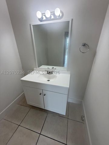 2075 NE 164th St 302, North Miami Beach, FL 33162