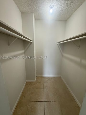 2075 NE 164th St 302, North Miami Beach, FL 33162