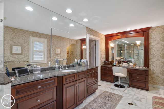 467 University Place, Grosse Pointe, MI 48230