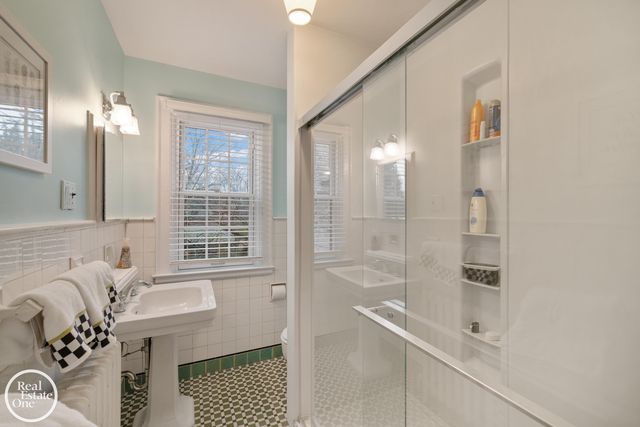 467 University Place, Grosse Pointe, MI 48230