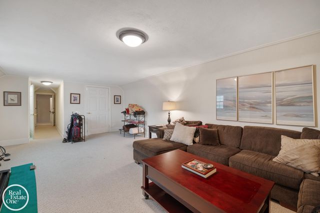 467 University Place, Grosse Pointe, MI 48230