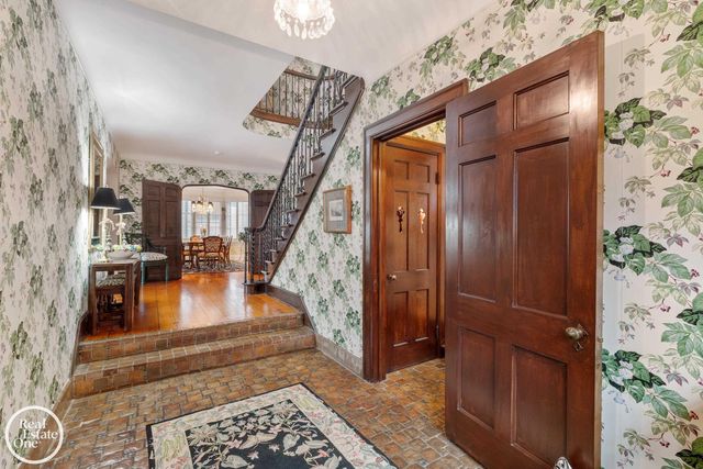 467 University Place, Grosse Pointe, MI 48230