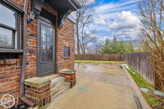 467 University Place, Grosse Pointe, MI 48230