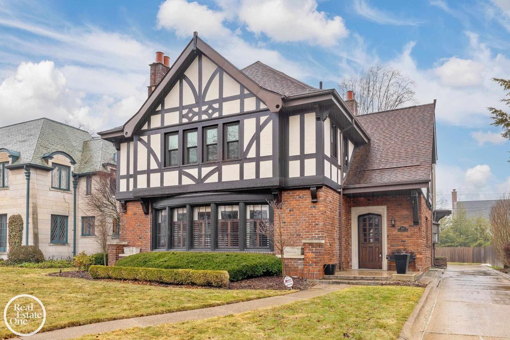 467 University Place, Grosse Pointe, MI 48230