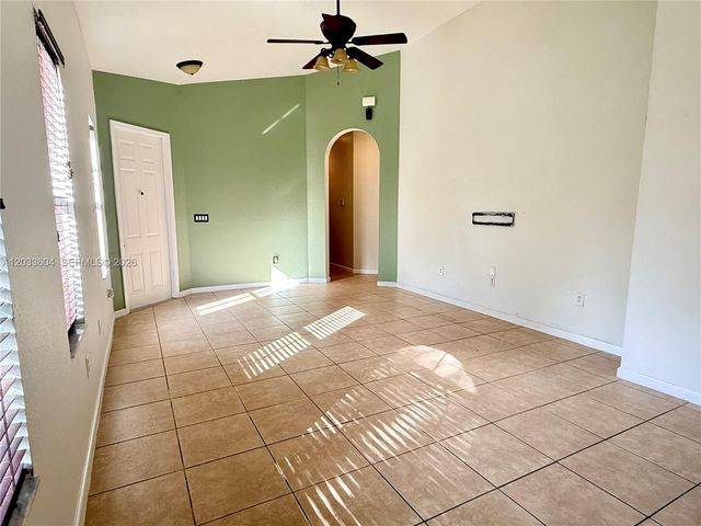 3910 NE 10th Dr, Homestead, FL 33033