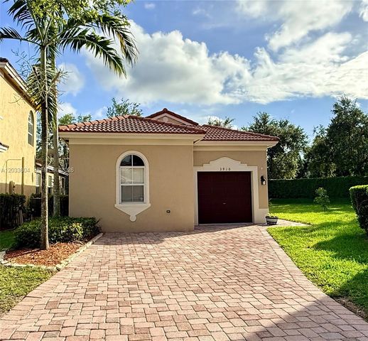 3910 NE 10th Dr, Homestead, FL 33033