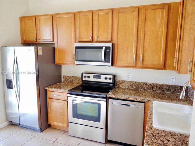 3910 NE 10th Dr, Homestead, FL 33033