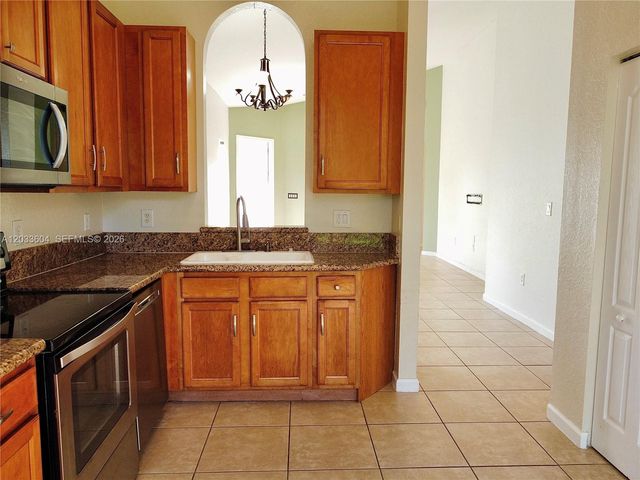 3910 NE 10th Dr, Homestead, FL 33033