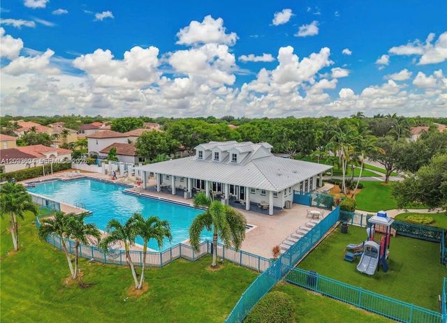 3910 NE 10th Dr, Homestead, FL 33033