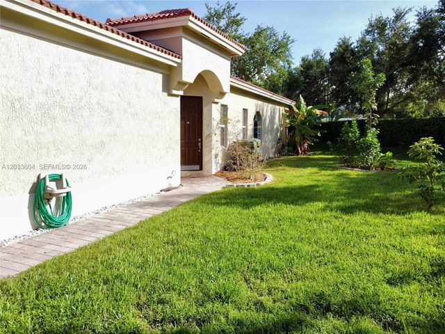 3910 NE 10th Dr, Homestead, FL 33033