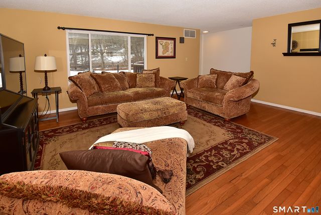 49 Cliffside Drive B, Manchester, CT 06042