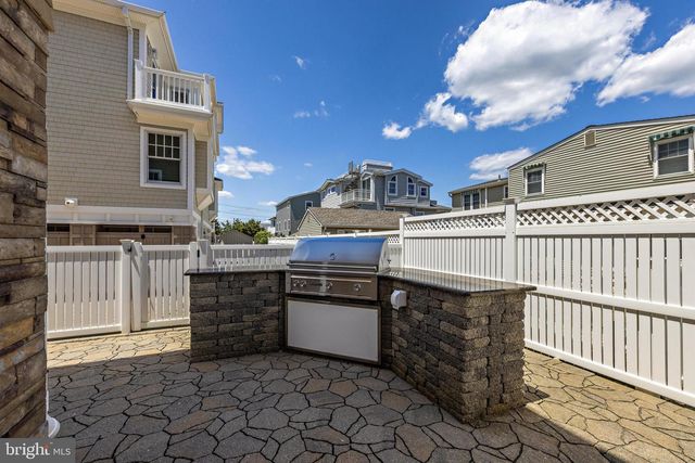 23 E 42ND ST, Long Beach Township, NJ 08008