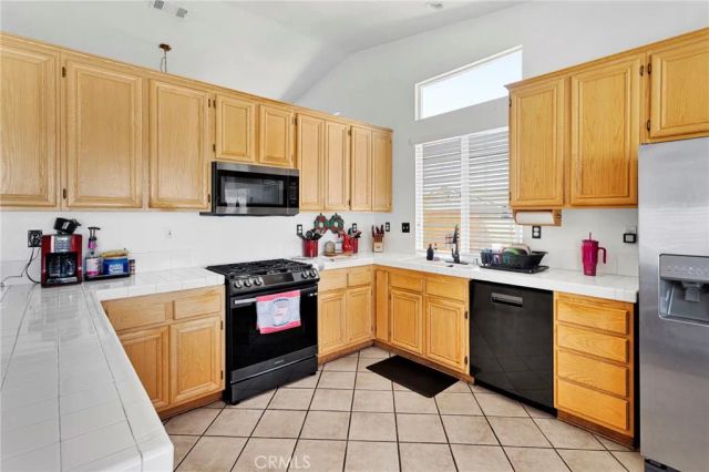 13863 Coachella Road, Apple Valley, CA 92307