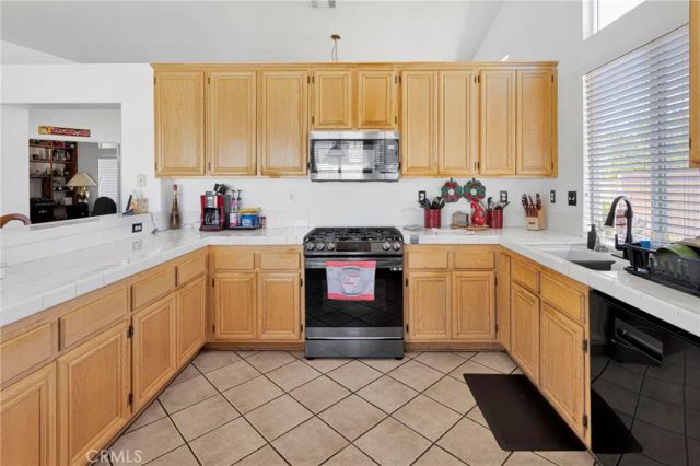 13863 Coachella Road, Apple Valley, CA 92307
