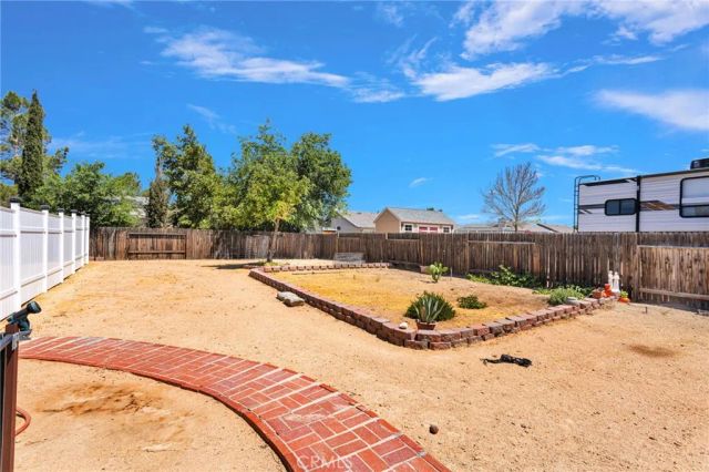 13863 Coachella Road, Apple Valley, CA 92307