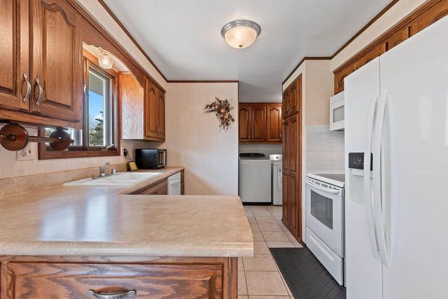 2218 TOWN HALL ROAD, Green Bay, WI 54311