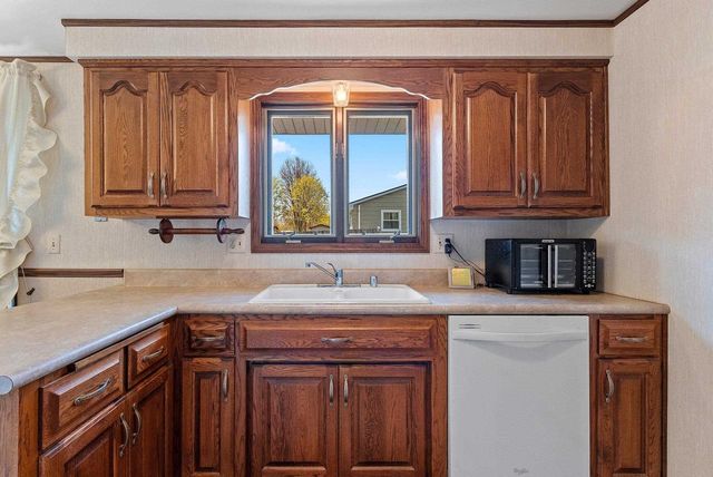 2218 TOWN HALL ROAD, Green Bay, WI 54311