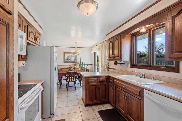 2218 TOWN HALL ROAD, Green Bay, WI 54311