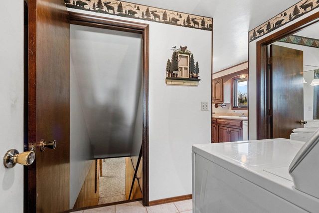 2218 TOWN HALL ROAD, Green Bay, WI 54311