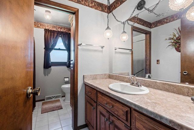 2218 TOWN HALL ROAD, Green Bay, WI 54311