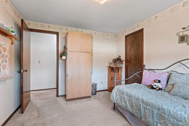 2218 TOWN HALL ROAD, Green Bay, WI 54311