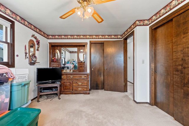 2218 TOWN HALL ROAD, Green Bay, WI 54311