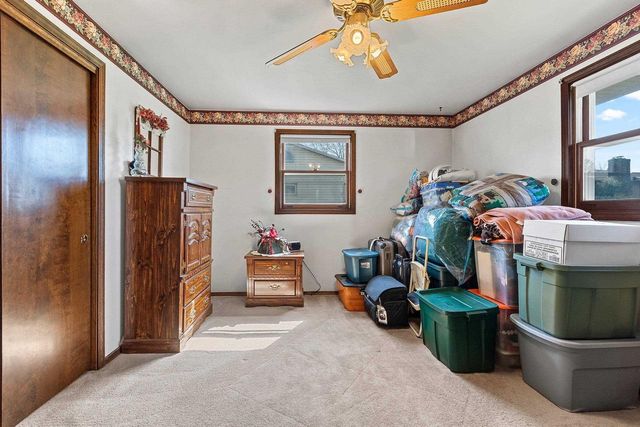 2218 TOWN HALL ROAD, Green Bay, WI 54311