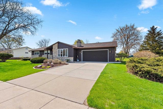 2218 TOWN HALL ROAD, Green Bay, WI 54311