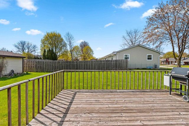 2218 TOWN HALL ROAD, Green Bay, WI 54311