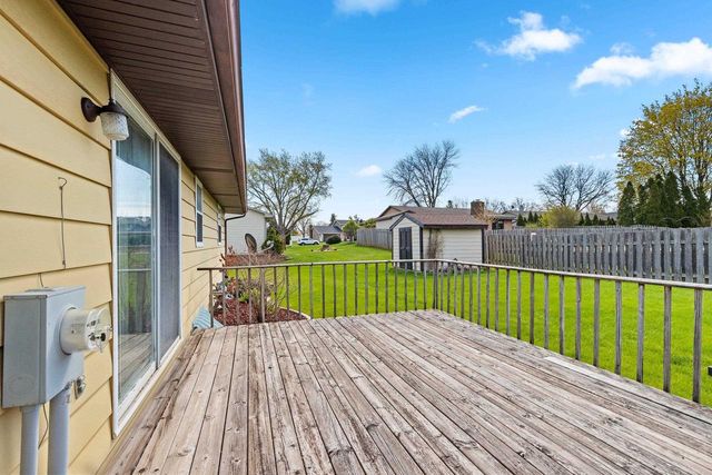 2218 TOWN HALL ROAD, Green Bay, WI 54311