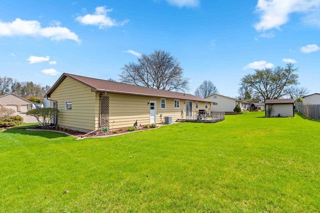 2218 TOWN HALL ROAD, Green Bay, WI 54311